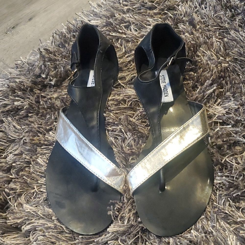 Steve Madden Strappy Flat Sandals 10